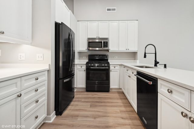 939 W MADISON Street 410, Chicago, IL 60607