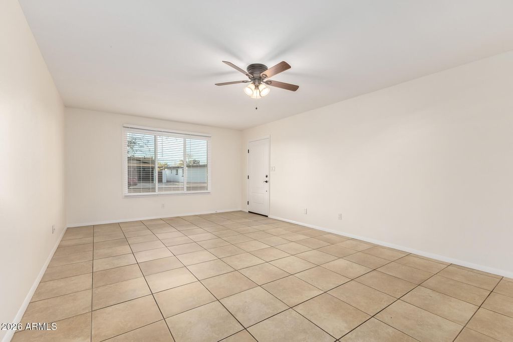 Image 10 of property listing at 1233 E BROADMOR Drive, Tempe, AZ 85282