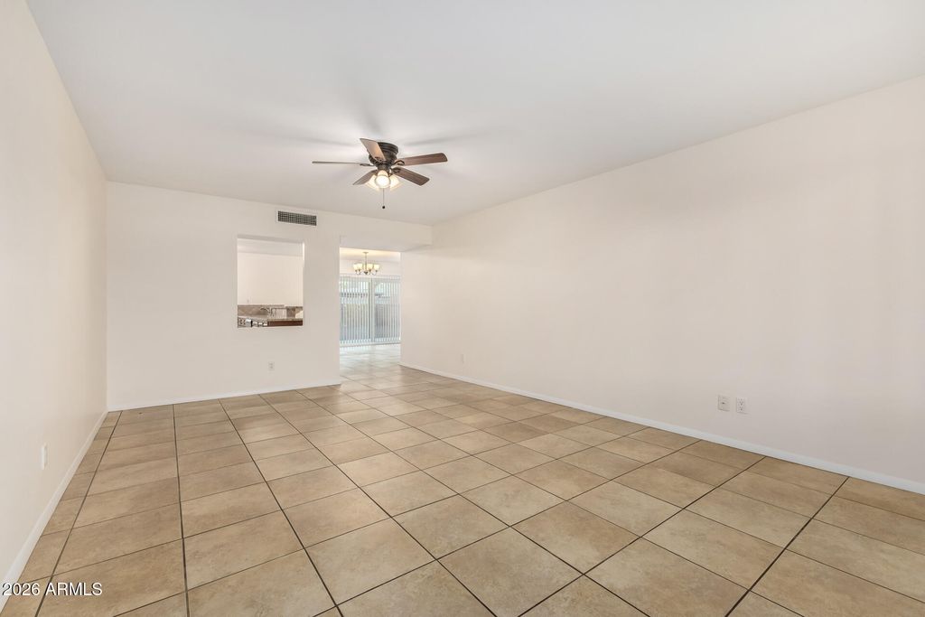 Image 11 of property listing at 1233 E BROADMOR Drive, Tempe, AZ 85282