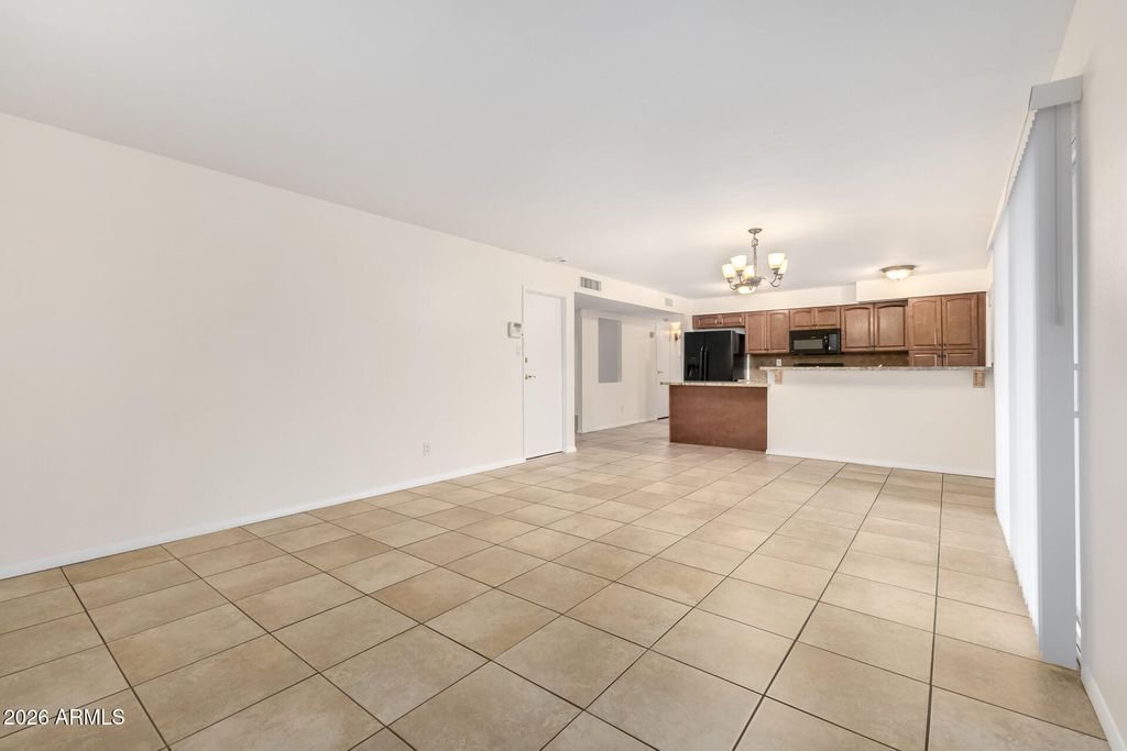 Image 16 of property listing at 1233 E BROADMOR Drive, Tempe, AZ 85282