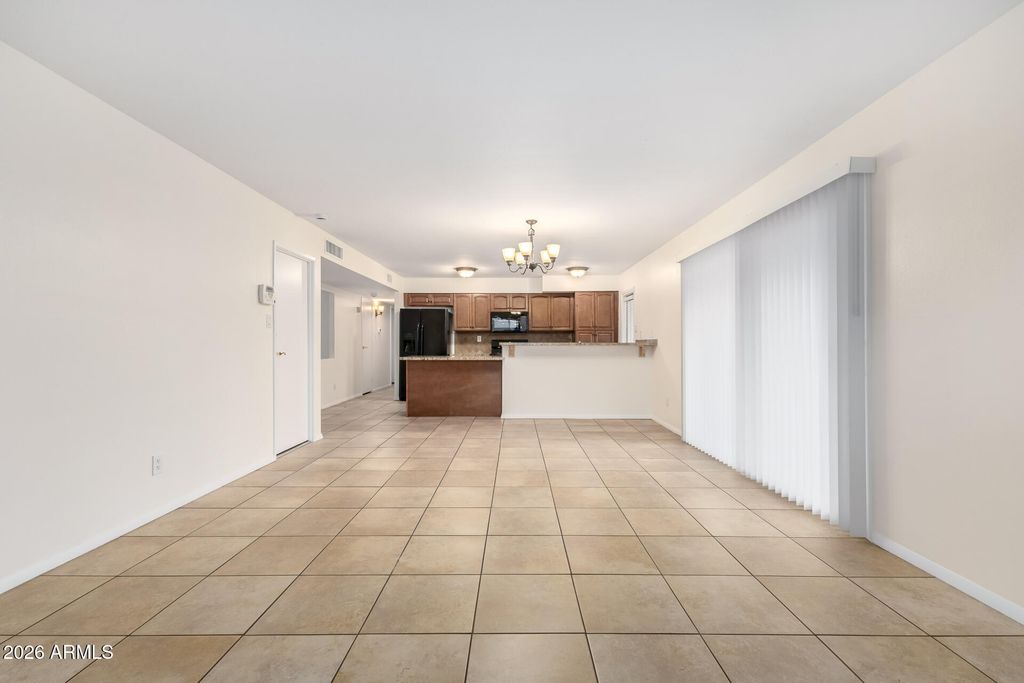 Image 17 of property listing at 1233 E BROADMOR Drive, Tempe, AZ 85282