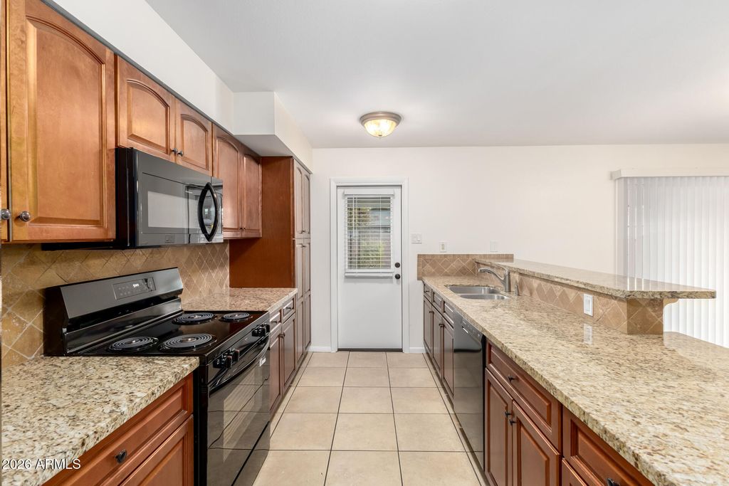 Image 20 of property listing at 1233 E BROADMOR Drive, Tempe, AZ 85282