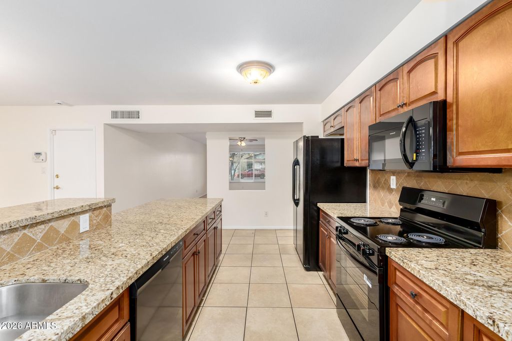 Image 21 of property listing at 1233 E BROADMOR Drive, Tempe, AZ 85282