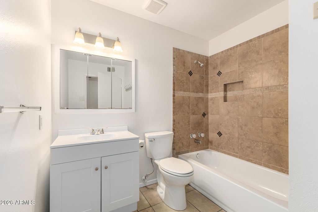 Image 31 of property listing at 1233 E BROADMOR Drive, Tempe, AZ 85282