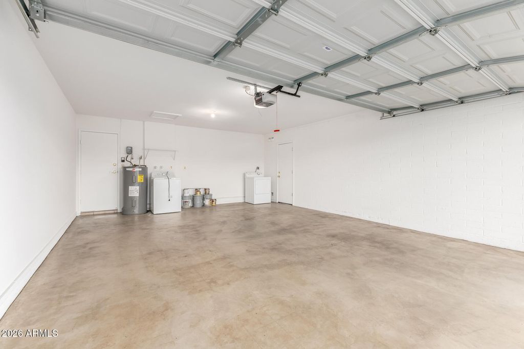 Image 32 of property listing at 1233 E BROADMOR Drive, Tempe, AZ 85282