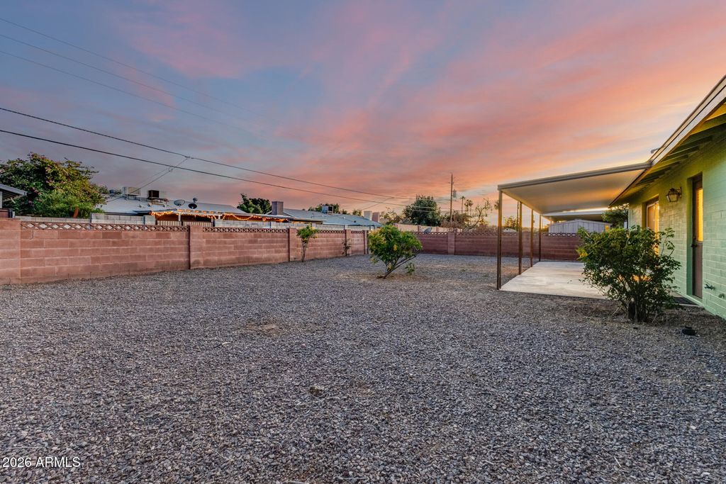 Image 34 of property listing at 1233 E BROADMOR Drive, Tempe, AZ 85282