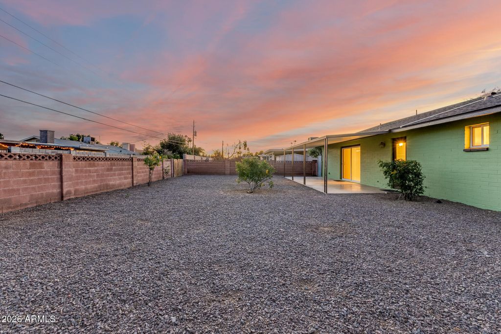 Image 35 of property listing at 1233 E BROADMOR Drive, Tempe, AZ 85282