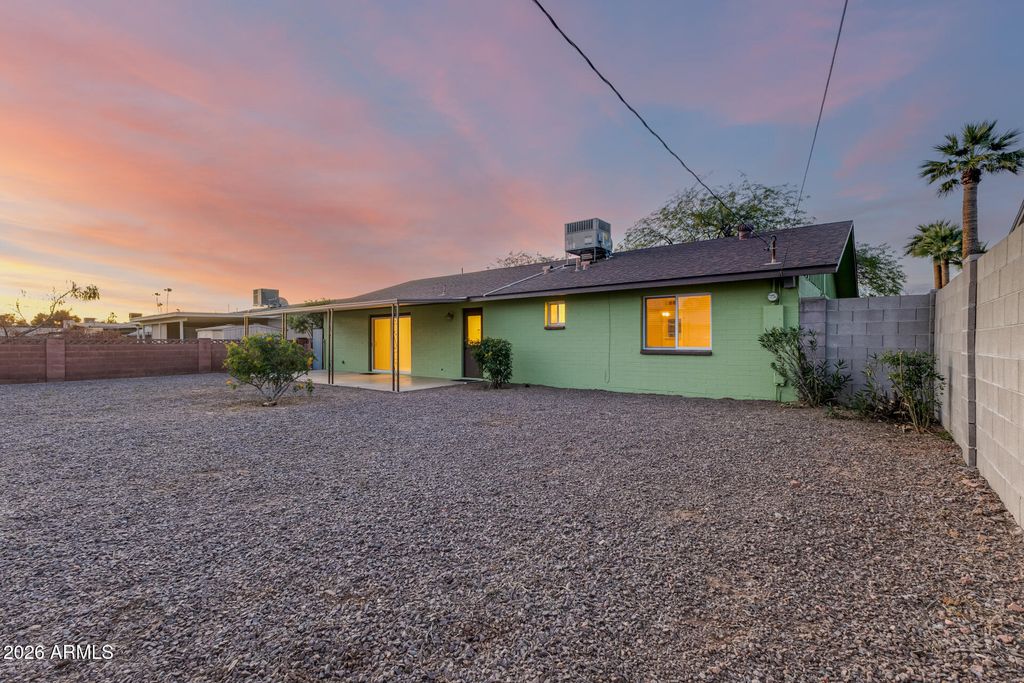 Image 36 of property listing at 1233 E BROADMOR Drive, Tempe, AZ 85282