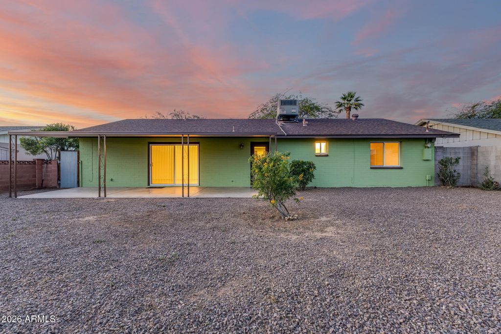 Image 37 of property listing at 1233 E BROADMOR Drive, Tempe, AZ 85282