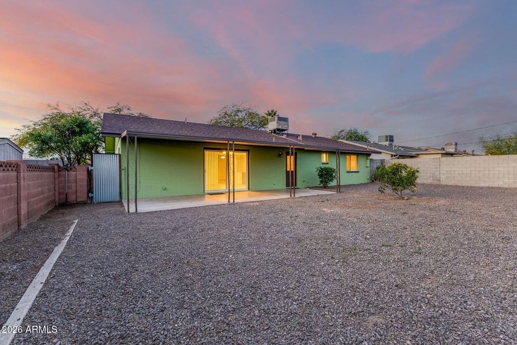 Image 38 of property listing at 1233 E BROADMOR Drive, Tempe, AZ 85282