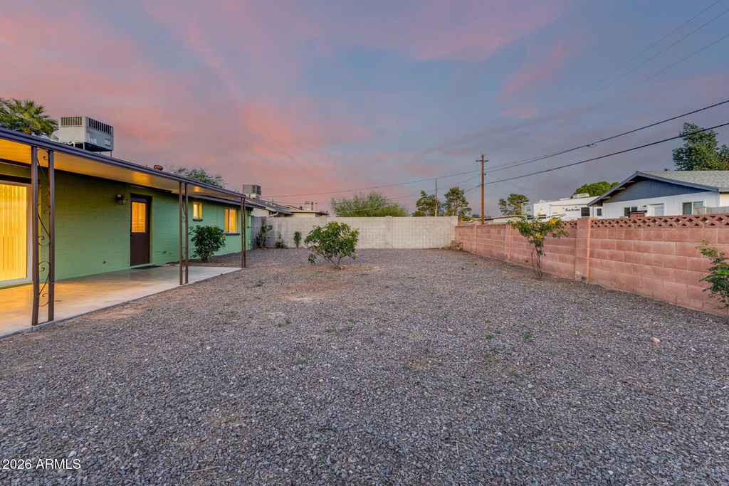 Image 39 of property listing at 1233 E BROADMOR Drive, Tempe, AZ 85282