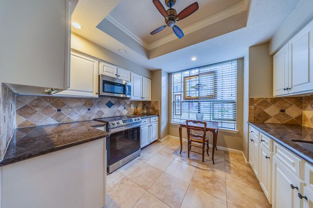 7505 Memorial Woods Drive B13, Houston, TX 77024