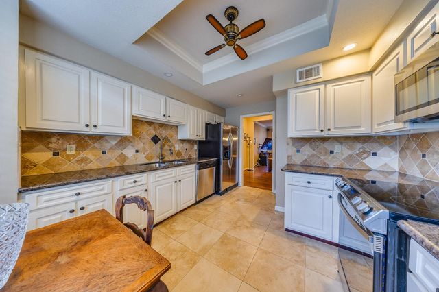 7505 Memorial Woods Drive B13, Houston, TX 77024