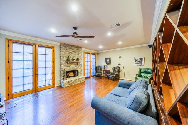 7505 Memorial Woods Drive B13, Houston, TX 77024