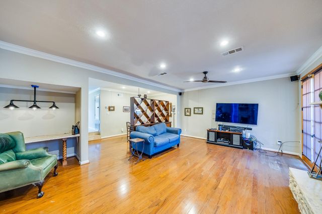 7505 Memorial Woods Drive B13, Houston, TX 77024