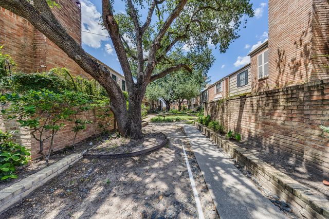 7505 Memorial Woods Drive B13, Houston, TX 77024