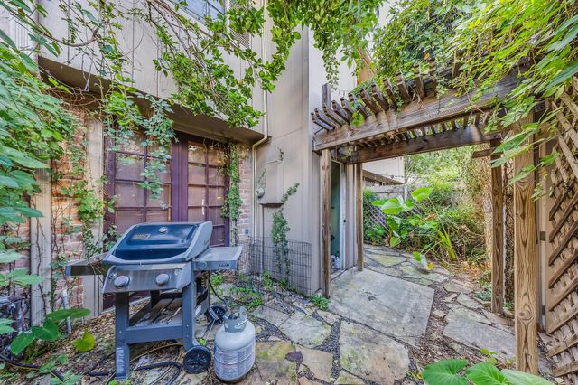 7505 Memorial Woods Drive B13, Houston, TX 77024