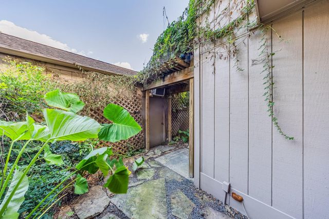 7505 Memorial Woods Drive B13, Houston, TX 77024