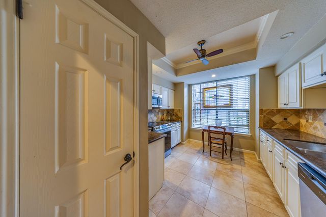 7505 Memorial Woods Drive B13, Houston, TX 77024