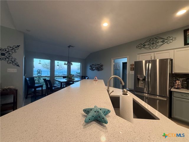 15 Alley Way, Port Lavaca, TX 77979