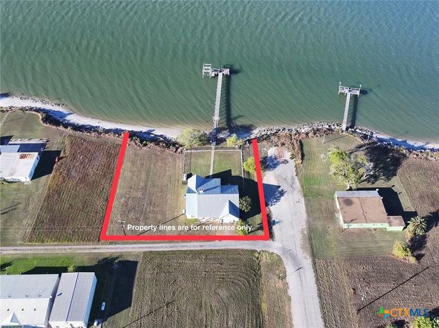 15 Alley Way, Port Lavaca, TX 77979