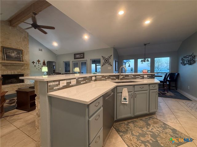 15 Alley Way, Port Lavaca, TX 77979