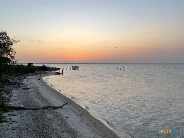 15 Alley Way, Port Lavaca, TX 77979