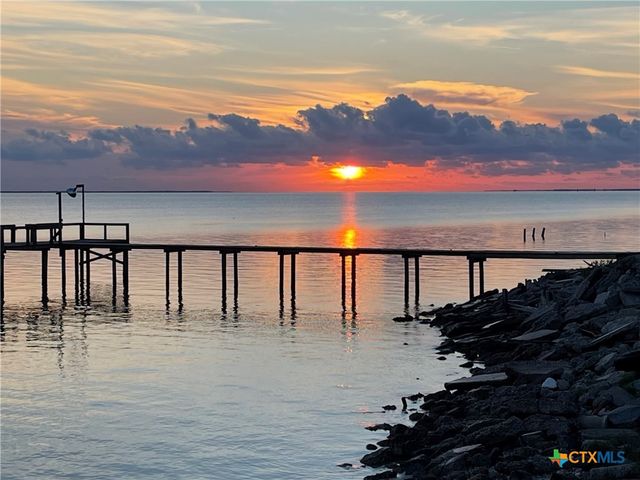 15 Alley Way, Port Lavaca, TX 77979