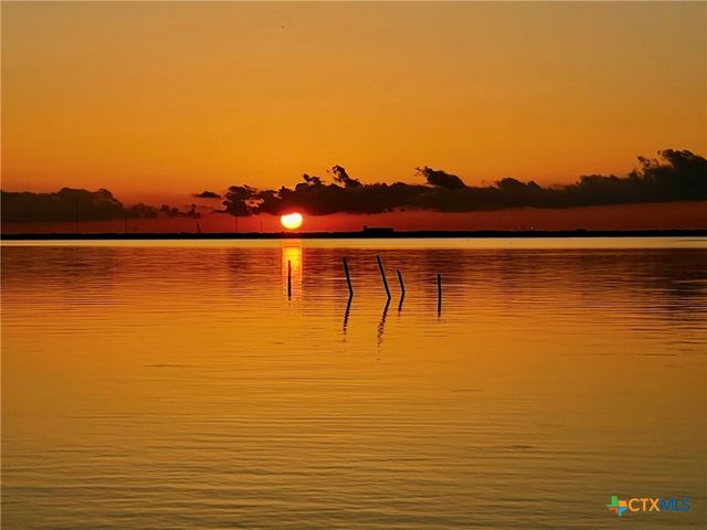 15 Alley Way, Port Lavaca, TX 77979