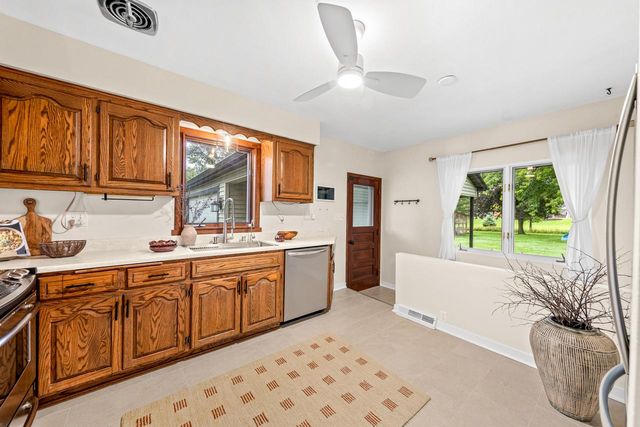 3841 S Sunny Ridge LANE, New Berlin, WI 53151