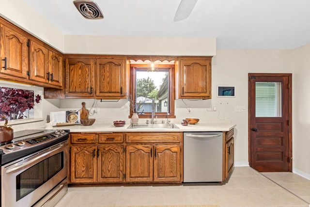 3841 S Sunny Ridge LANE, New Berlin, WI 53151