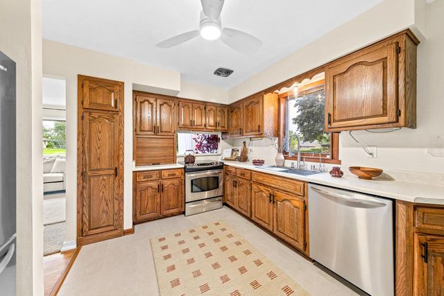 3841 S Sunny Ridge LANE, New Berlin, WI 53151