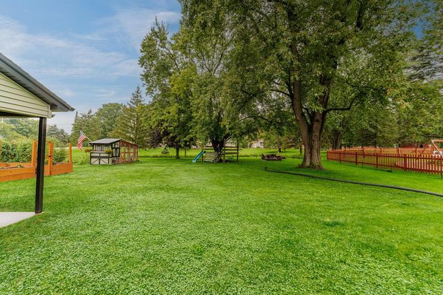 3841 S Sunny Ridge LANE, New Berlin, WI 53151