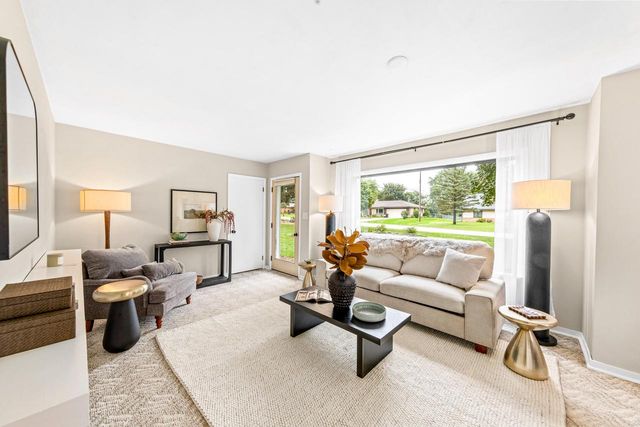 3841 S Sunny Ridge LANE, New Berlin, WI 53151