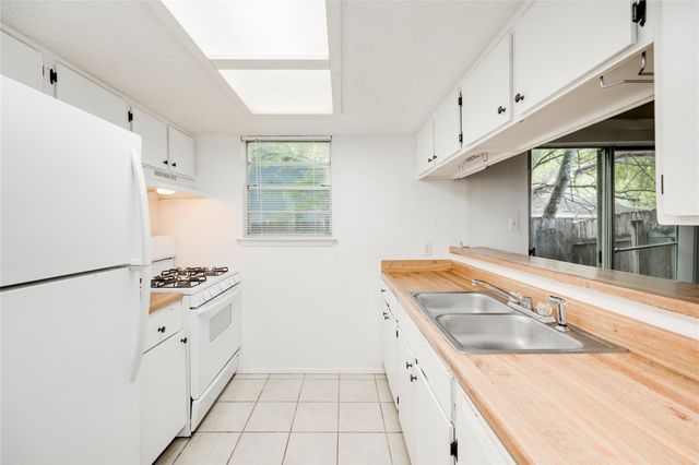5208 Bogey CT B, Austin, TX 78744