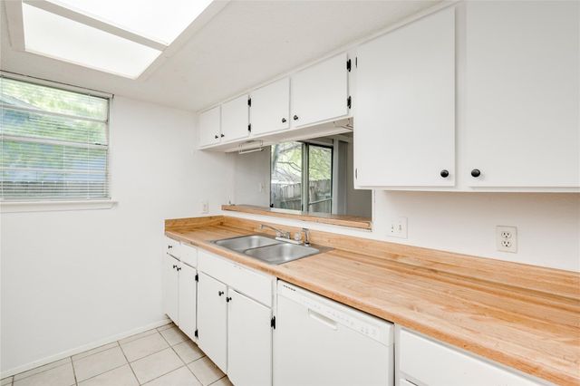 5208 Bogey CT B, Austin, TX 78744
