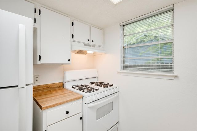 5208 Bogey CT B, Austin, TX 78744