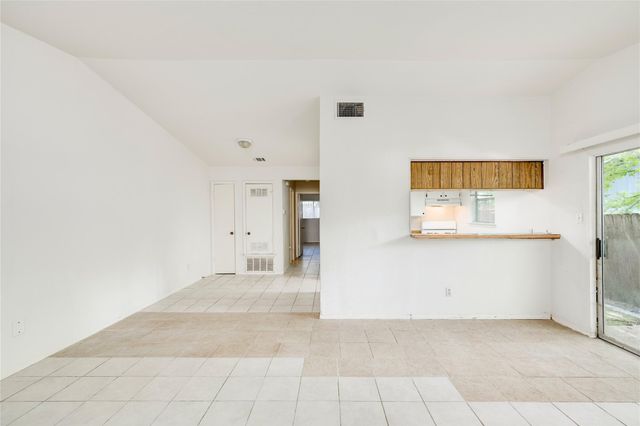 5208 Bogey CT B, Austin, TX 78744