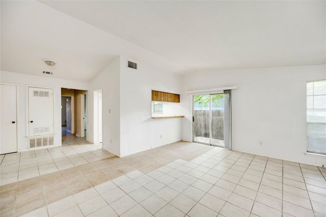 5208 Bogey CT B, Austin, TX 78744