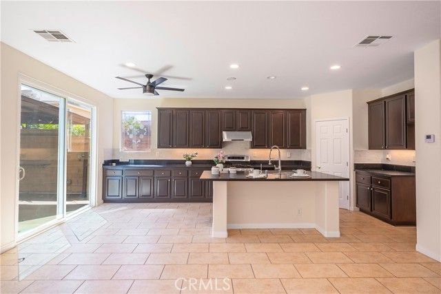 612 S Halliday St, Anaheim, CA 92804