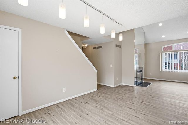 7413 Tall Timbers 178, West Bloomfield, MI 48322