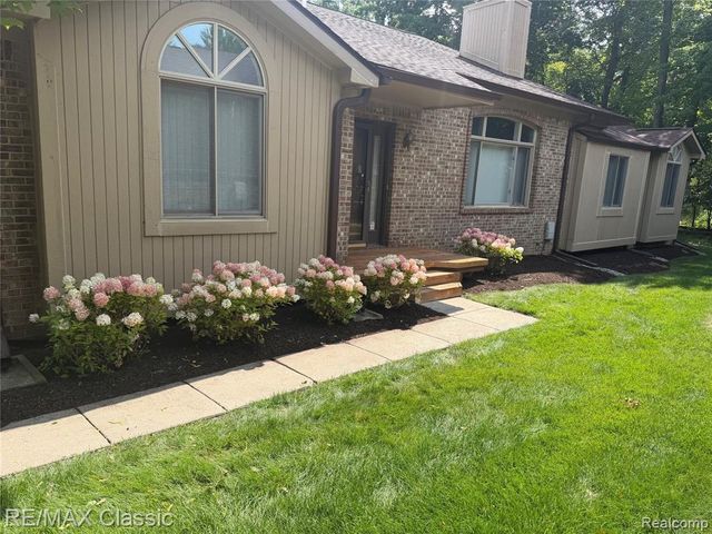 7413 Tall Timbers 178, West Bloomfield, MI 48322