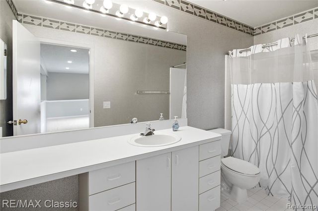 7413 Tall Timbers 178, West Bloomfield, MI 48322