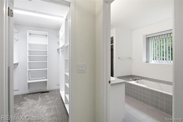 7413 Tall Timbers 178, West Bloomfield, MI 48322