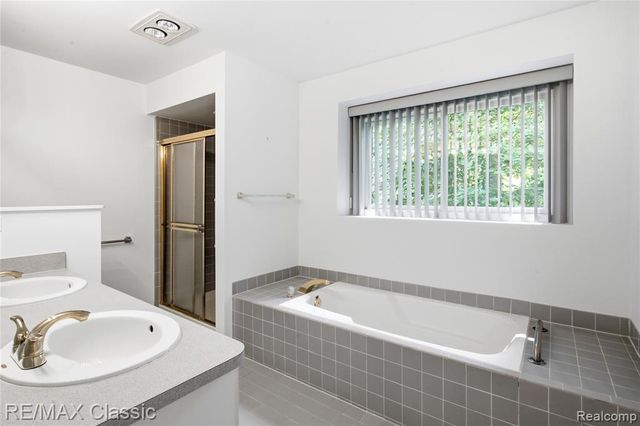 7413 Tall Timbers 178, West Bloomfield, MI 48322