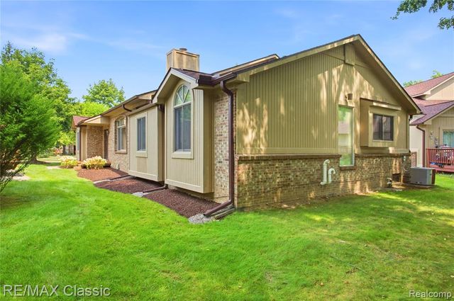 7413 Tall Timbers 178, West Bloomfield, MI 48322