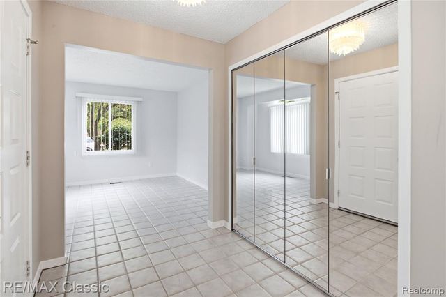 7413 Tall Timbers 178, West Bloomfield, MI 48322
