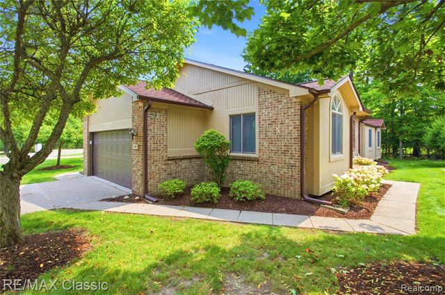 7413 Tall Timbers 178, West Bloomfield, MI 48322