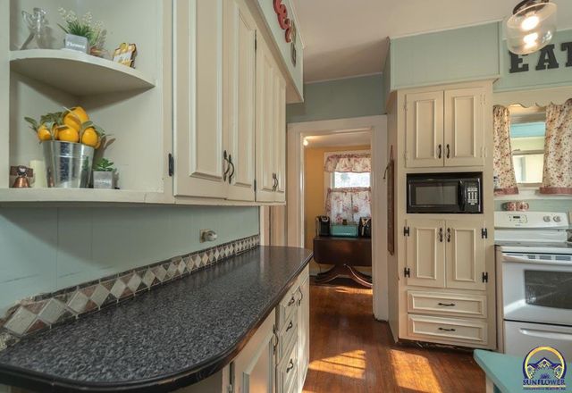 301 Walnut ST, Valley Falls, KS 66088