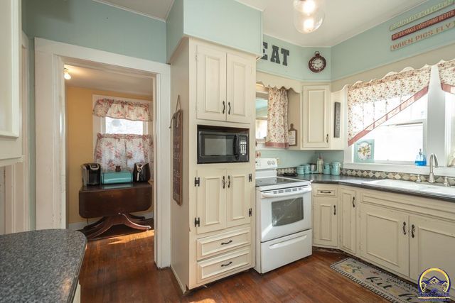 301 Walnut ST, Valley Falls, KS 66088